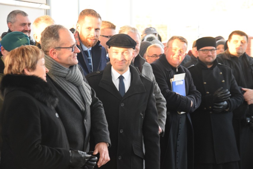 Odsłonięcie płyty pamiątkowej w hołdzie dla Sławomira Pajora w Zintegrowanym Centrum Przesiadkowym [ZDJĘCIA]