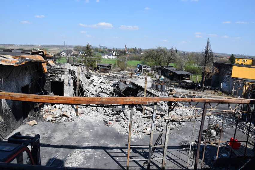 Całkowicie spalił się zakład rodzinny pana Henryka. Od...