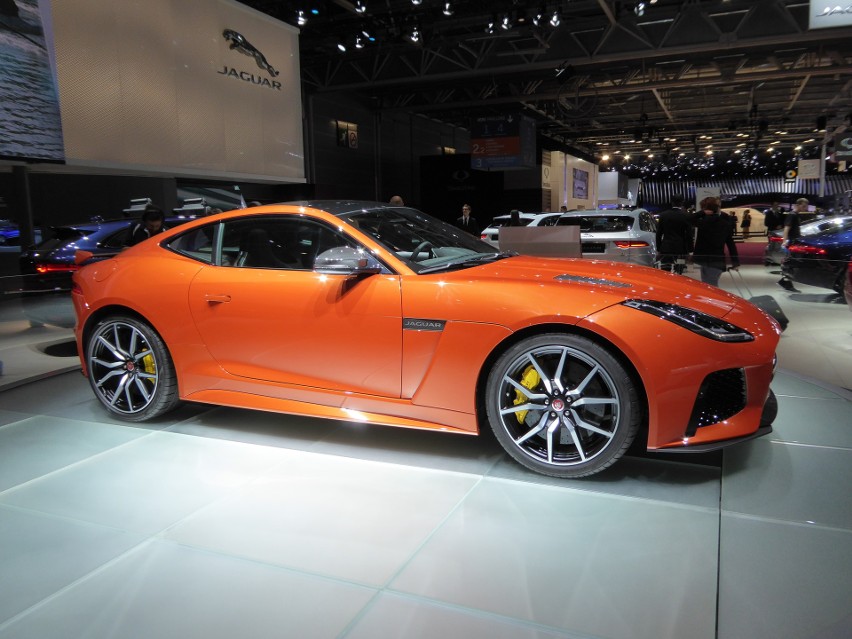 Jaguar F Type SVR...