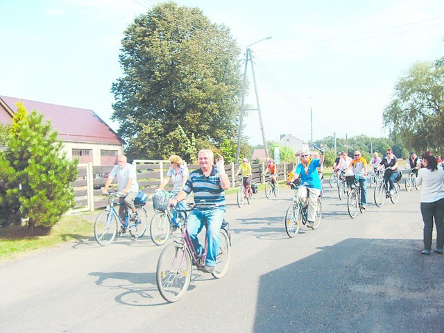 Rowerzyści wyruszyli z Opola przy pięknej słonecznej pogodzie.