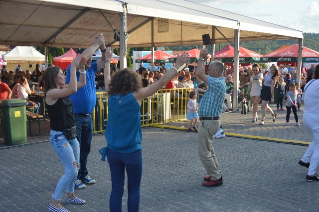 W sobotę ruszyła tegoroczna edycja Ostrzyckiego Lata - dwudniowej imprezy muzycznej z elementami folkloru kaszubskiego. Na scenie wystąpili m.in. Michał Cieśluk z zespołem i grupa Shantel. Kolejne atrakcje, w tym tradycyjne Diabelskie Granie, już dziś po południu.