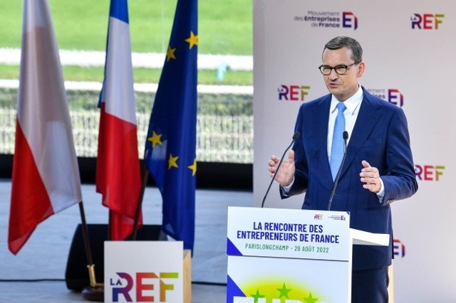 Morawiecki w Paryżu: Zbyt długo niska cena gazu rosyjskiego była ważną wartością dla wielu państw