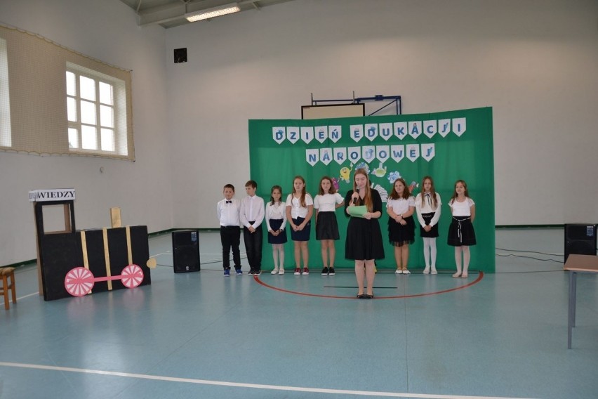Dzień Edukacji Narodowej w gminie Włoszczowa. Piękny występ w szkole w Bebelnie (ZDJĘCIA)
