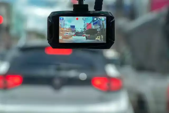 Policja w 2015 roku uruchomiła specjalną skrzynkę mailową "Stop agresji na drodze", na którą kierujący mogą przesyłać nagrania z kamerek samochodowych, przedstawiające wykroczenia drogowe.