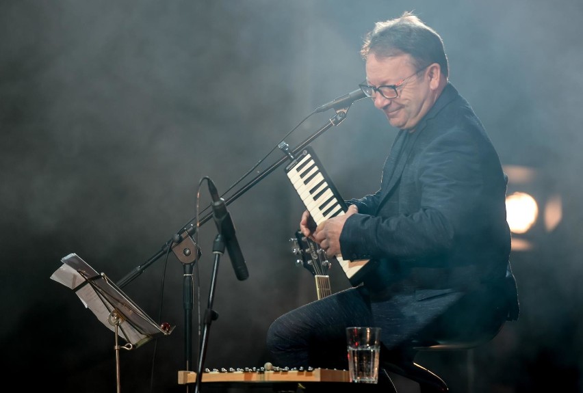 Zbigniew Zamachowski podczas koncertu w Parku Oruńskim
