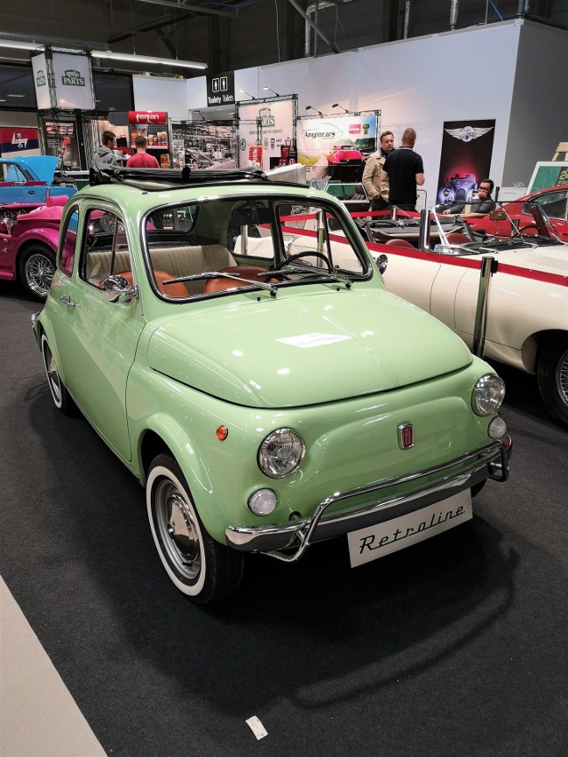 Warsaw Oldtimer Show 2019 W weekend 11-12 maja zorganizowana została już szósta edycja targów pojazdów zabytkowych, rokrocznie przyciągających coraz większe tłumy motomaniaków i ludzi pragnących przypomnieć sobie, jakimi autami wyjeżdżali na rodzinne wakacje. To także niemała gratka dla hobbystów polujących na prawdziwe perełki – jedną z atrakcji podczas Warsaw Oldtimer Show była bowiem giełda pojazdów zabytkowych.Fot. Kamila Nawotnik