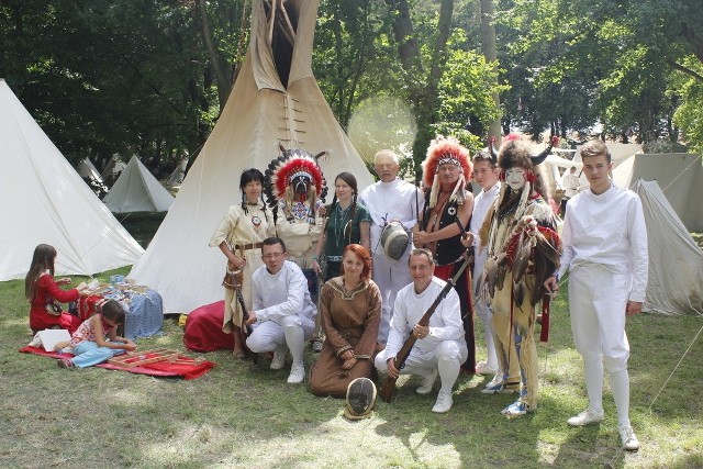 Szermierze z Radomia i członkowie Polskiego Ruchu Przyjaciół Indian prezentowali swoje umiejętności na Odysei Historycznej w Kutnie.