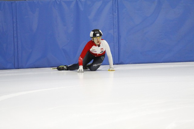 Oliwia Gawlica zaliczyła upadek w finale 500 metrów, ale to ją tylko zmobilizowała. Dwa razy stanęła na podium (1000 i 1500 metrów) i wygrała superfinał.