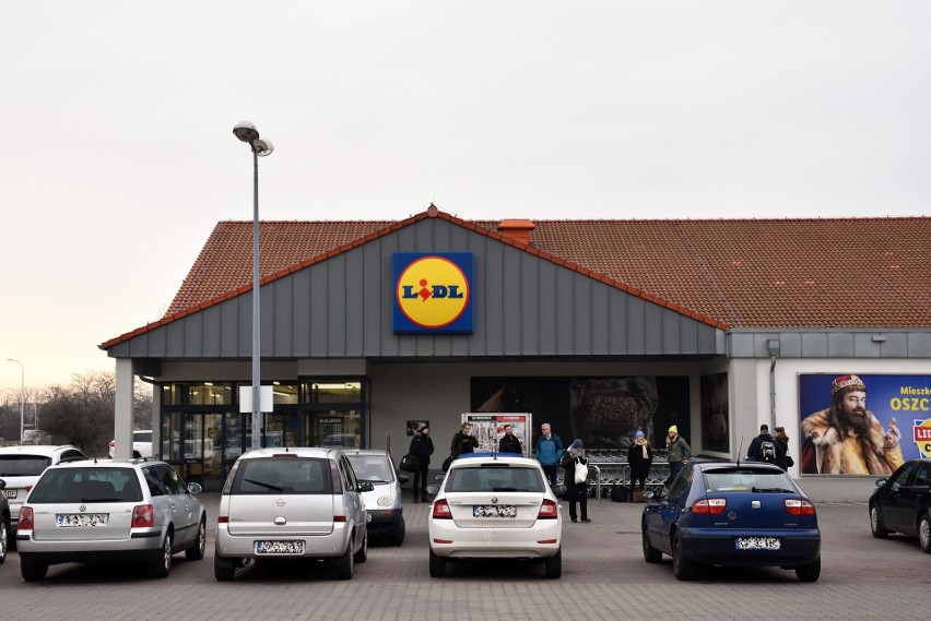 Sklepy Lidl wydłużyły godziny otwarcia do 6:00 - 24:00....