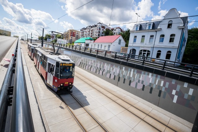 Odkąd ruch tramwajowy przejęła ulica Kujawska, nie da się bezpośrednio dojechać na Wyżyny tramwajem od strony ulicy Toruńskiej. Nie wszystkim ta zmiana przypadła do gustu.