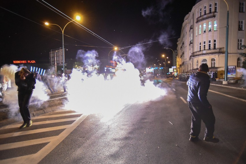 Protest w Sosnowcu po śmierci 23-latka przerodził się w...