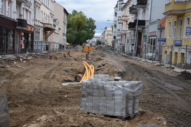 Przebudowa ulic: Chrobrego i Mieszka I ma potrwać do przyszłorocznej jesieni.