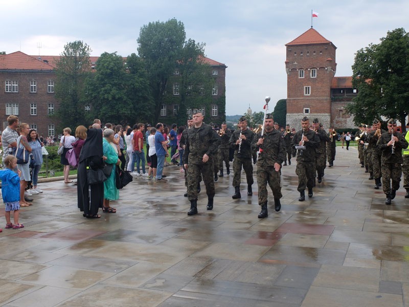 Msza święta w królewskiej katedrze na Wawelu w przeddzień marszu szlakiem Pierwszej Kompanii Kadrowej