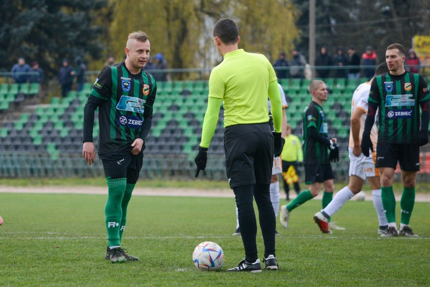 Hummel 4. Liga. Star Starachowice pokonał Alit Ożarów i zakończył rundę jesienną z imponującym dorobkiem 49 punktów! 