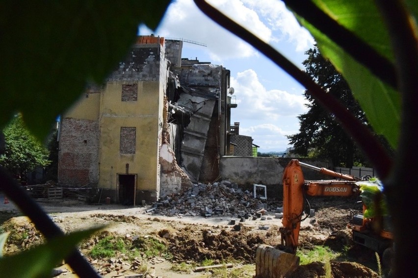 Zawaliła się kamienica w Bielsku-Białej. Ratownicy kilka godzina przeszukiwali gruzy. Nikogo nie znaleziono w rumowisku 