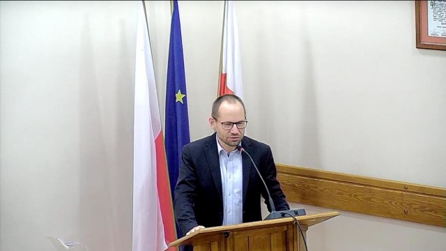 Remigiusz Mikrut zrezygnował z mandatu radnego Rady Miasta Chełmna i sesja 30 września była ostatnią, w której uczestniczył jako rajca. - Dziękuję ostatni raz z tego miejsca - mówił Remigiusz Mikrut stojąc na mównicy