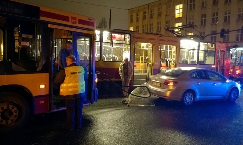 Wypadek na ul. Narutowicza. Autobus zderzył się z tramwajem [zdjęcia]