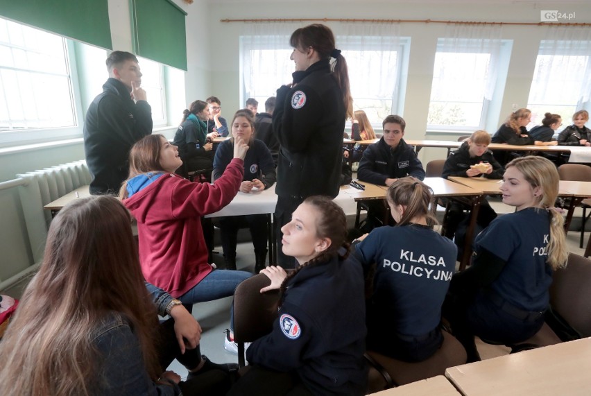 Szczecin: Młodzież licealna uczyła się, jak radzić sobie z hejtem [ZDJĘCIA, WIDEO] 