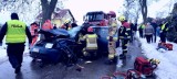 Groźny wypadek w powiecie gdańskim. Dwie osoby nieprzytomne, DW 222 zablokowana