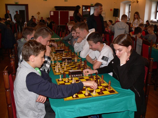 87 zawodników zmagało się w Turnieju Szachowym "O Szachy Królowej Jadwigi”, jaki w niedzielę odbył się w murach  Zamku Kazimierzowskiego w Sandomierzu.