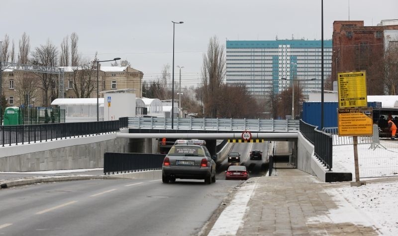 Rondo Sybiraków i tunel na Niciarnianej nie dają sobie rady z deszczem