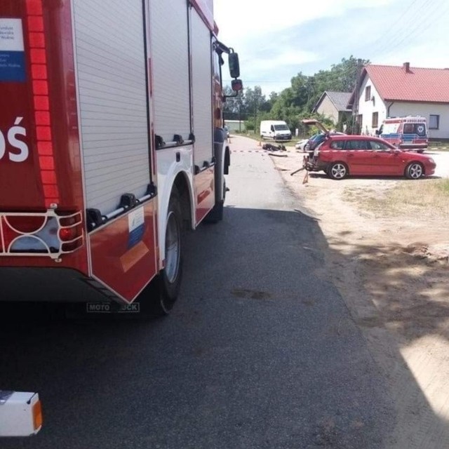 Wypadek motocykla z samochodem w Michałowicach.