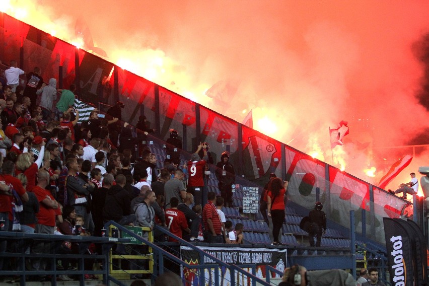 Wisła - Legia: doping legionistów na trybunach [ZDJĘCIA, WIDEO]