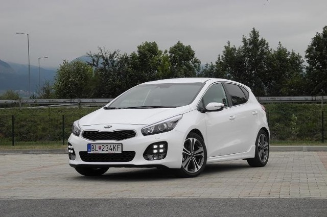 Kia cee’dŚwiatowy debiut Kia cee'd miał miejsce w 2006 roku. Auto okazało się handlowym hitem koreańskiej marki i wprowadziło ją na nowe tory motoryzacyjnego biznesu. Auto zaprojektowano w europejskim centrum projektowym koreańskiej firmy w Niemczech specjalnie pod kątem europejskiego klienta.Fot. Wojciech Frelichowski