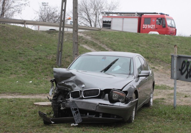 BMW zostało poważnie uszkodzone.