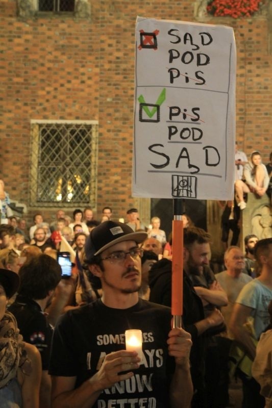 10 tysięcy osób protestowało we Wrocławiu w obronie sądów