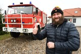 Kolejne dwa wozy strażackie pojadą ze Świętokrzyskiego na Ukrainę. Pomaga mnóstwo osób. Zobaczcie zdjęcia i film
