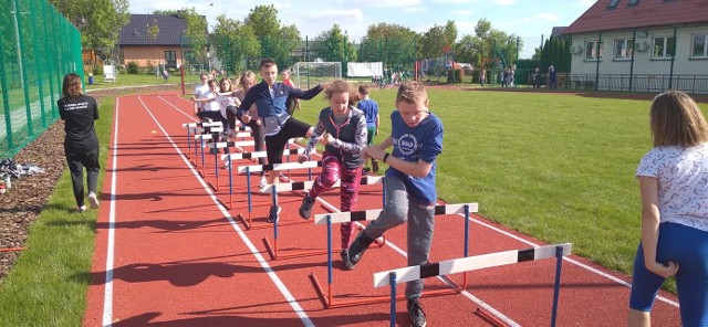 Pierwsze ćwiczenia z elementami lekkoatletyki dla dzieci i młodzieży z gminy Wielka Wieś