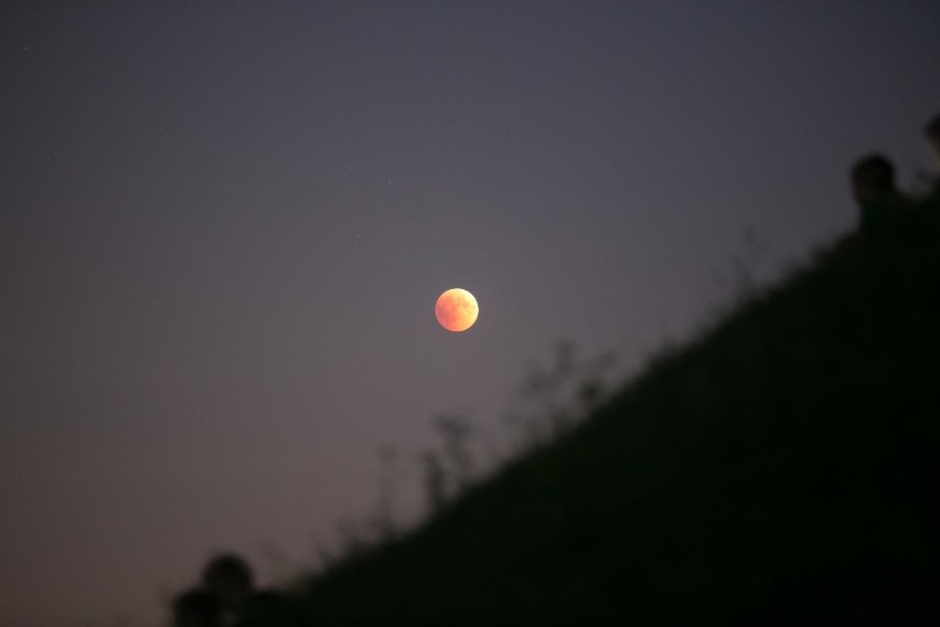 Zaćmienie Księżyca 2018 obserwowały miliony ludzi w Polsce