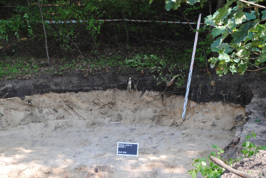 Badacze IPN rozpoczęli poszukiwania grobów ofiar Fortu XV. Bardzo liczą na Państwa pomoc