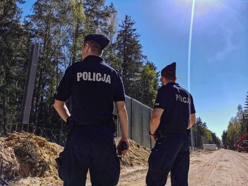 Policjanci na granicy polsko-białoruskiej