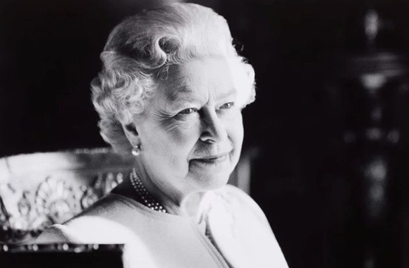Królowa Elżbieta II nie żyje - poinformowała rodzina królewska. Monarchini miała 96 lat.