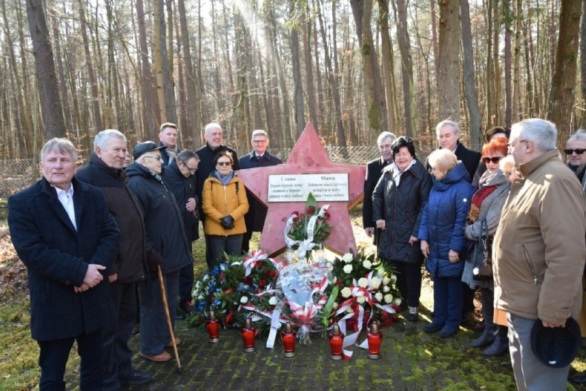 Lębork. Radny chce zastąpienia czerwonej gwiazdy na cmentarzu krzyżem prawosławnym