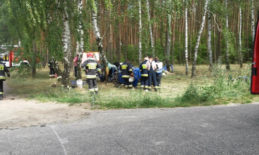 Wypadek w Zdunach: Trzy osoby zginęły na wjeździe do miasta