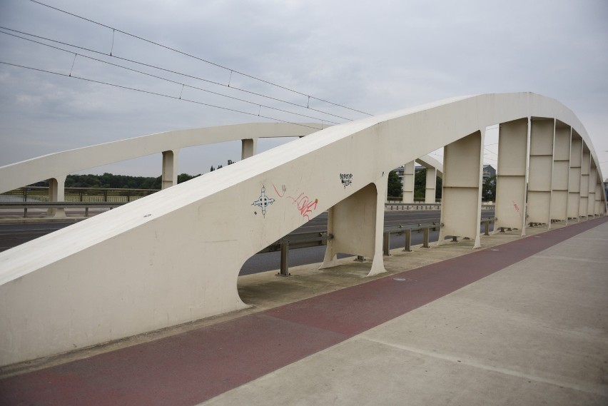 Most Św. Rocha: Kobieta spadła z przęsła