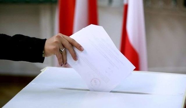 Wybory samorządowe w Siemianowicach Śląskich: głosowanie rozpoczęło się w niedzielę 21 październikja o godzinie 7.00