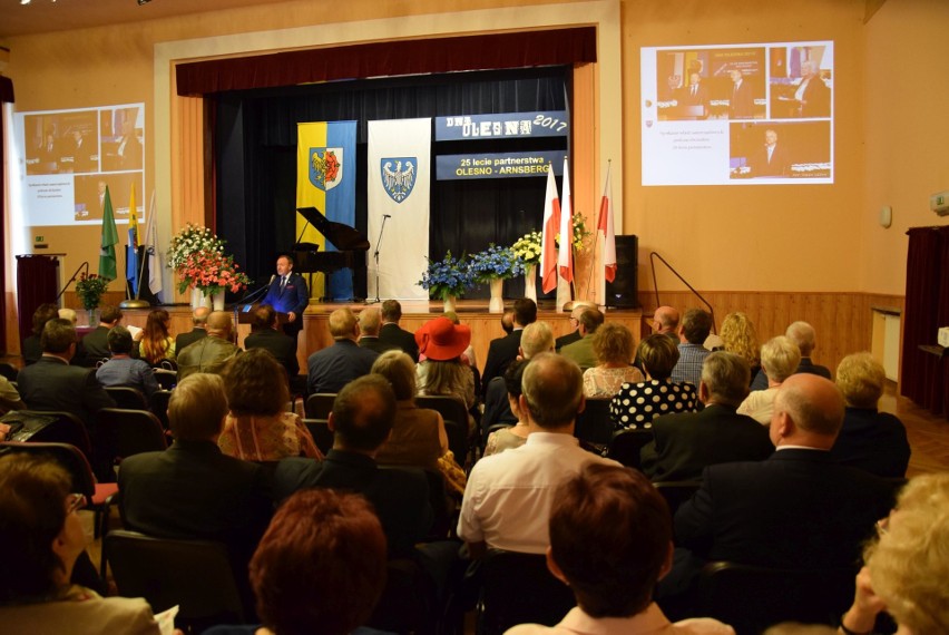 Olesno na uroczystej sesji świętuje 25-lecie partnerstwa z Arnsbergiem [zdjęcia]