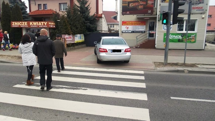 Parkowanie na chama: cmentarz miejski w Białymstoku