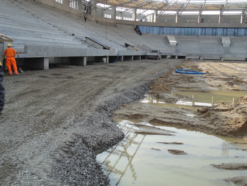 Budowa stadionu piłkarskiego przy ul. Krochmalnej dla 15,5...
