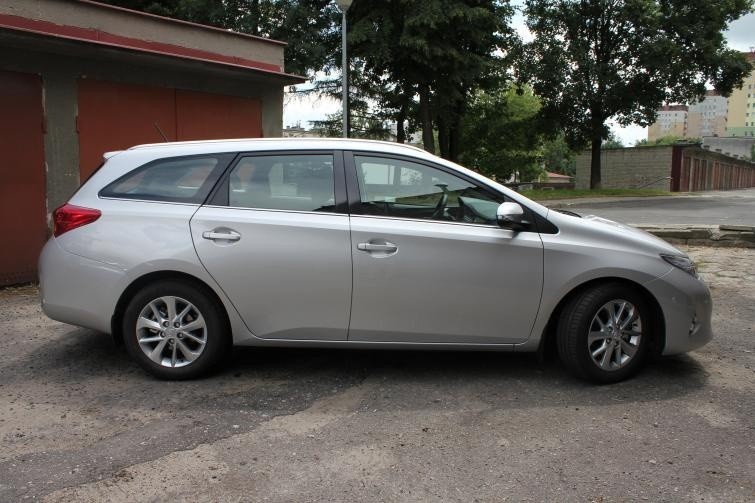 Testujemy: Toyota Auris Wagon – kompaktowe kombi z...