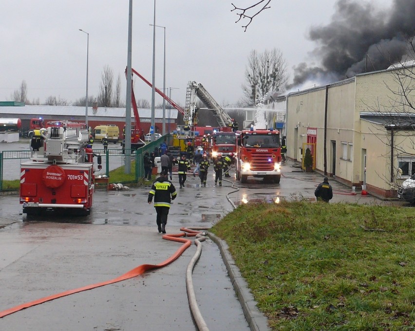 Pożar hal magazynowych przy ulicy Wrocławskiej w Radomiu.