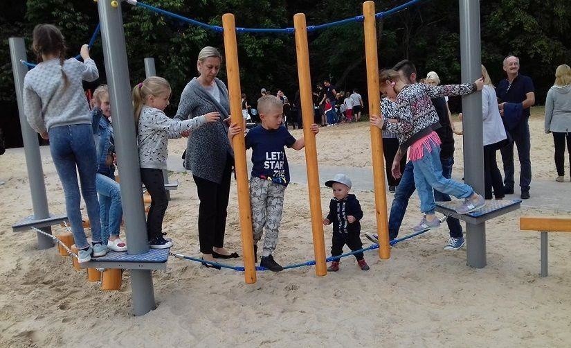 Dzieci z Lipna już mogą szaleć na nowym placu zabaw. Piachogra oficjalnie otwarta [zdjęcia]