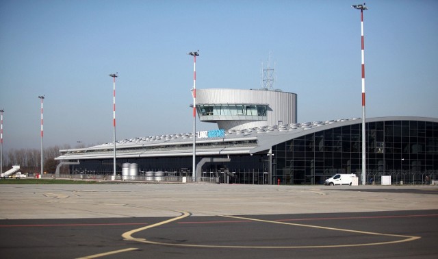 Lotnisko od miesiąca jest zamknięte dla międzynarodowego ruchu pasażerskiego i taki stan będzie trwał co najmniej do końca kwietnia
