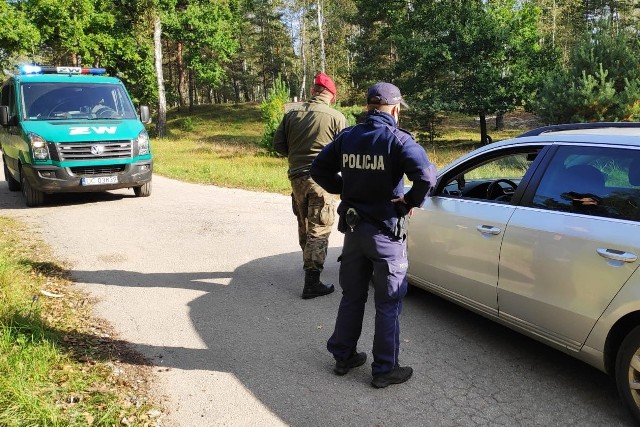 Policja i żandarmeria wojskowa w akcji na toruńskim poligonie.