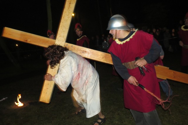 W piątek, 7 kwietnia, o godz. 17 z klasztoru franciszkanów do bazyliki katedralnej poprowadzone zostanie nabożeństwo pasyjne, podczas którego niesiony będzie krzyż.