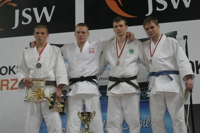 Damian Stępień (pierwszy z lewej) na podium mistrzostw Polski w Jastrzębiu Zdroju